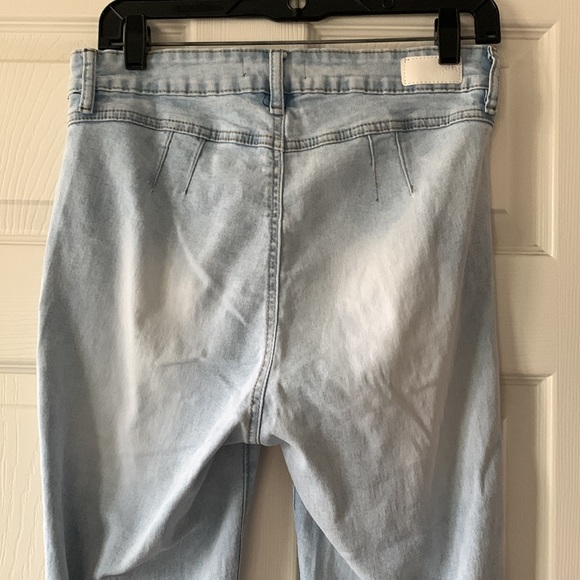 Dollhouse Jackie jeans curvy collection ultra soft stretch high rise rip flare - Picture 4 of 11